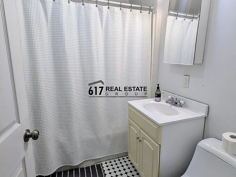 66 Egmont St #2 — Photo 3