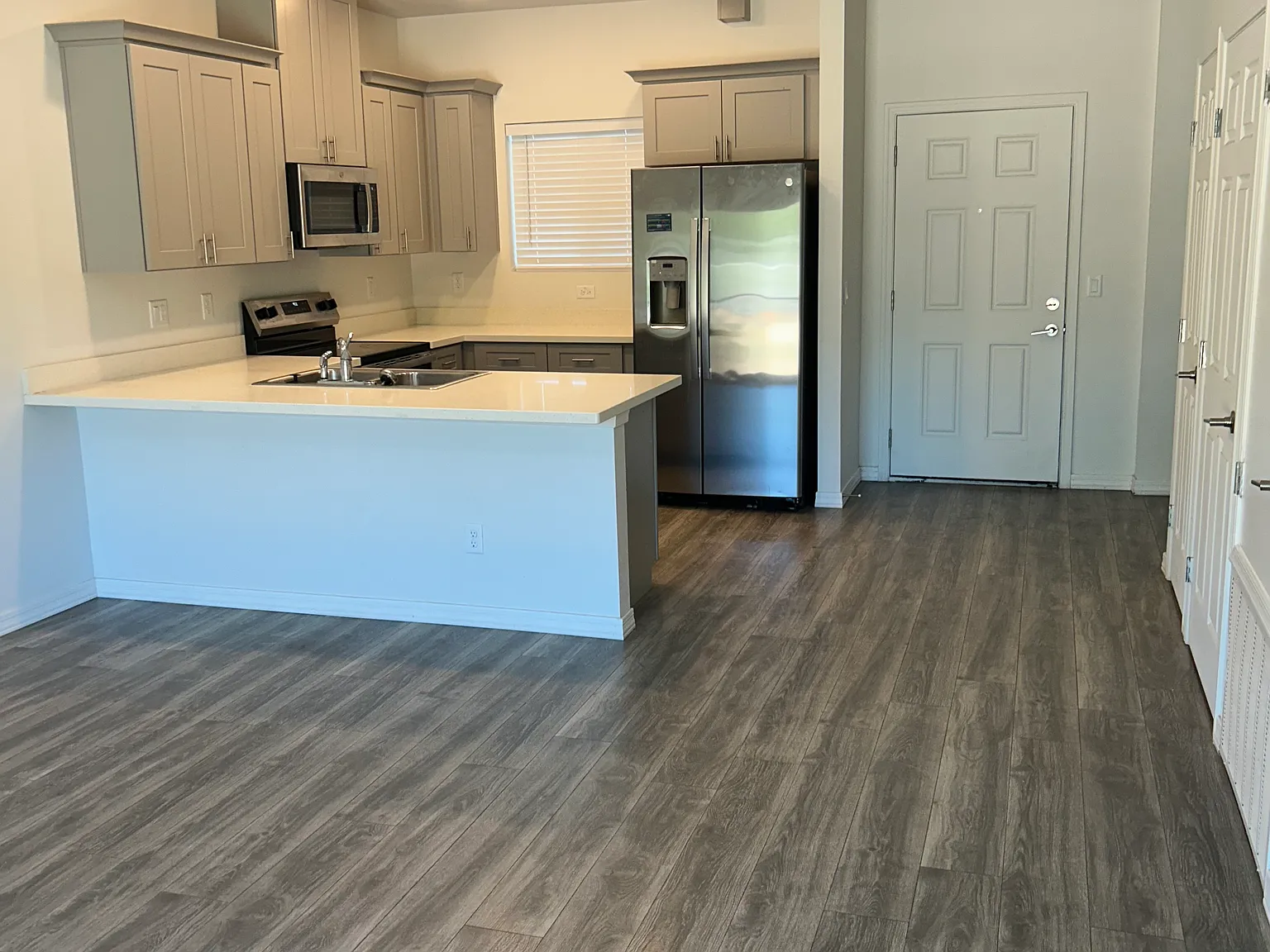 2 bed, 1020 sqft, $2,000 — Photo 2