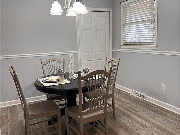5th image of 1032 W Lake Dr