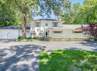 301 N East River Rd, Des Plaines, IL 60016