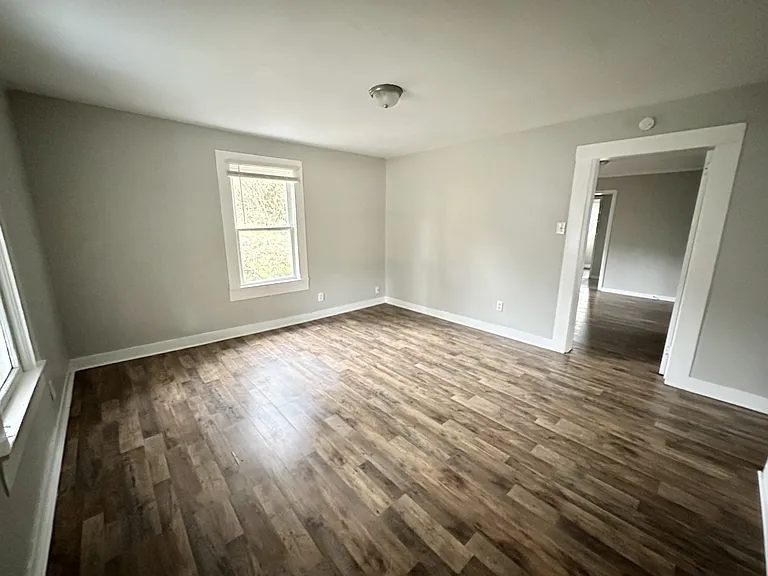1076 Green St — Photo 3