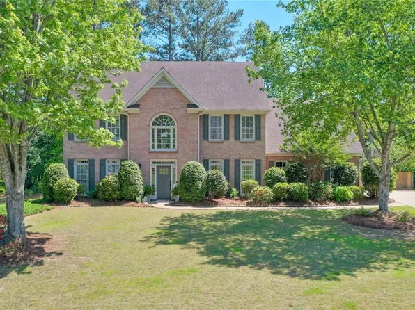 630 Silverberry Ln, Sugar Hill, GA 30518