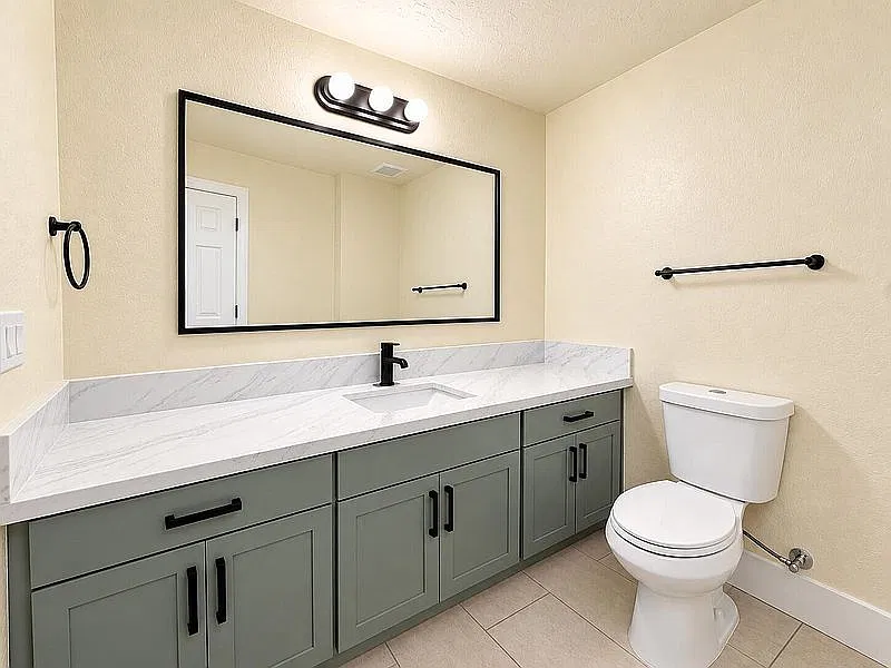 3 bed, 2.0 bath, 988 sqft, $1,685 — Photo 3