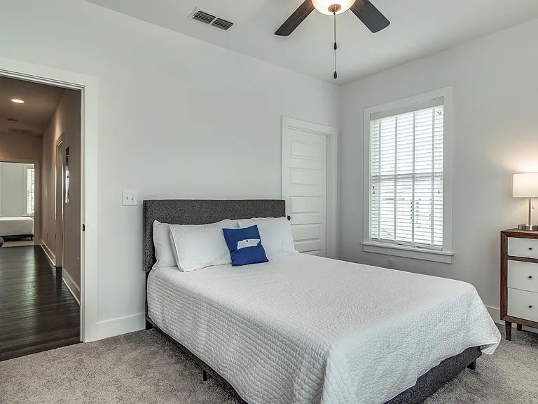 418 Douglas Ave — Photo 10