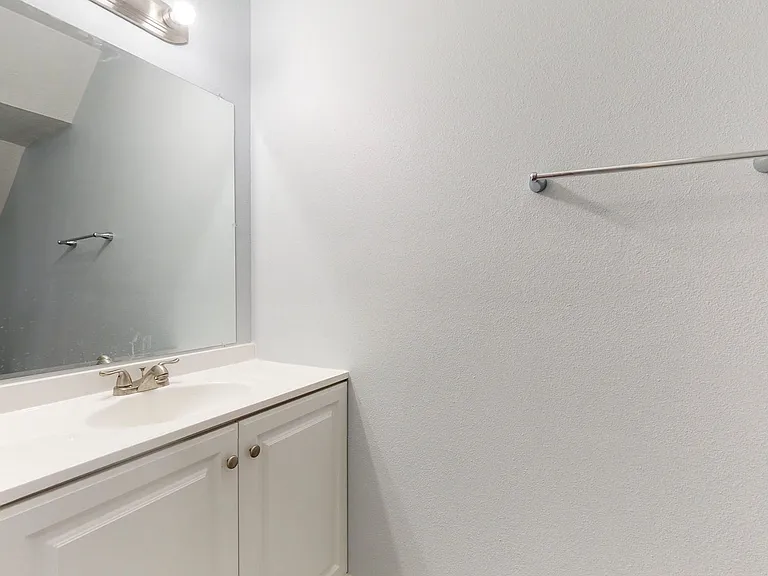 Janie B Apartments — Photo 33