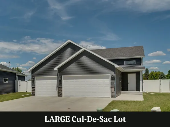 4514 13th St S, Moorhead, MN 56560