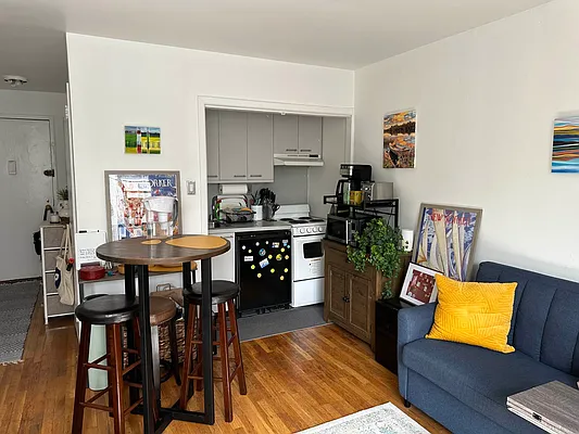 Rented by Eric Goodman Realty Corp | media 11