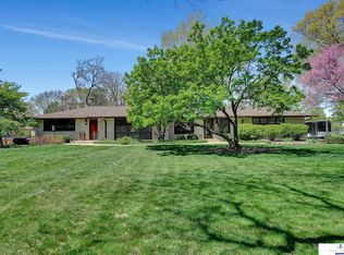 909 Fall Creek Rd, Lincoln, NE 68510