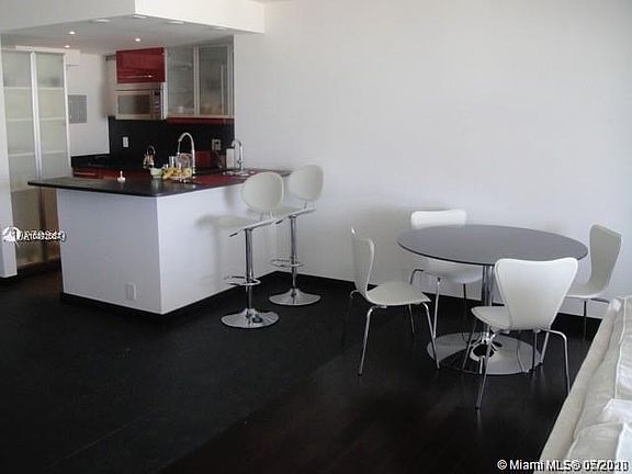 5th image of 1000 West Ave APT 1010