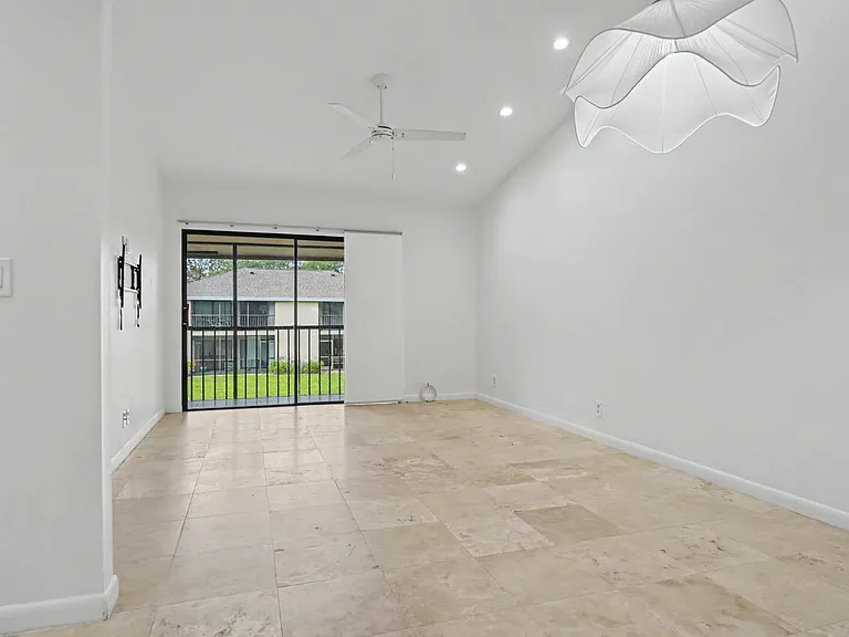 3939 NE 5th Ave #A201 — Photo 2