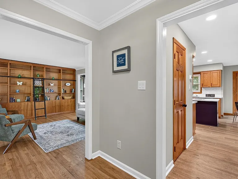 104 Exeter Ct — Photo 3