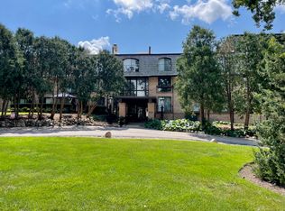 600 W Russell St APT 305, Barrington, IL 60010