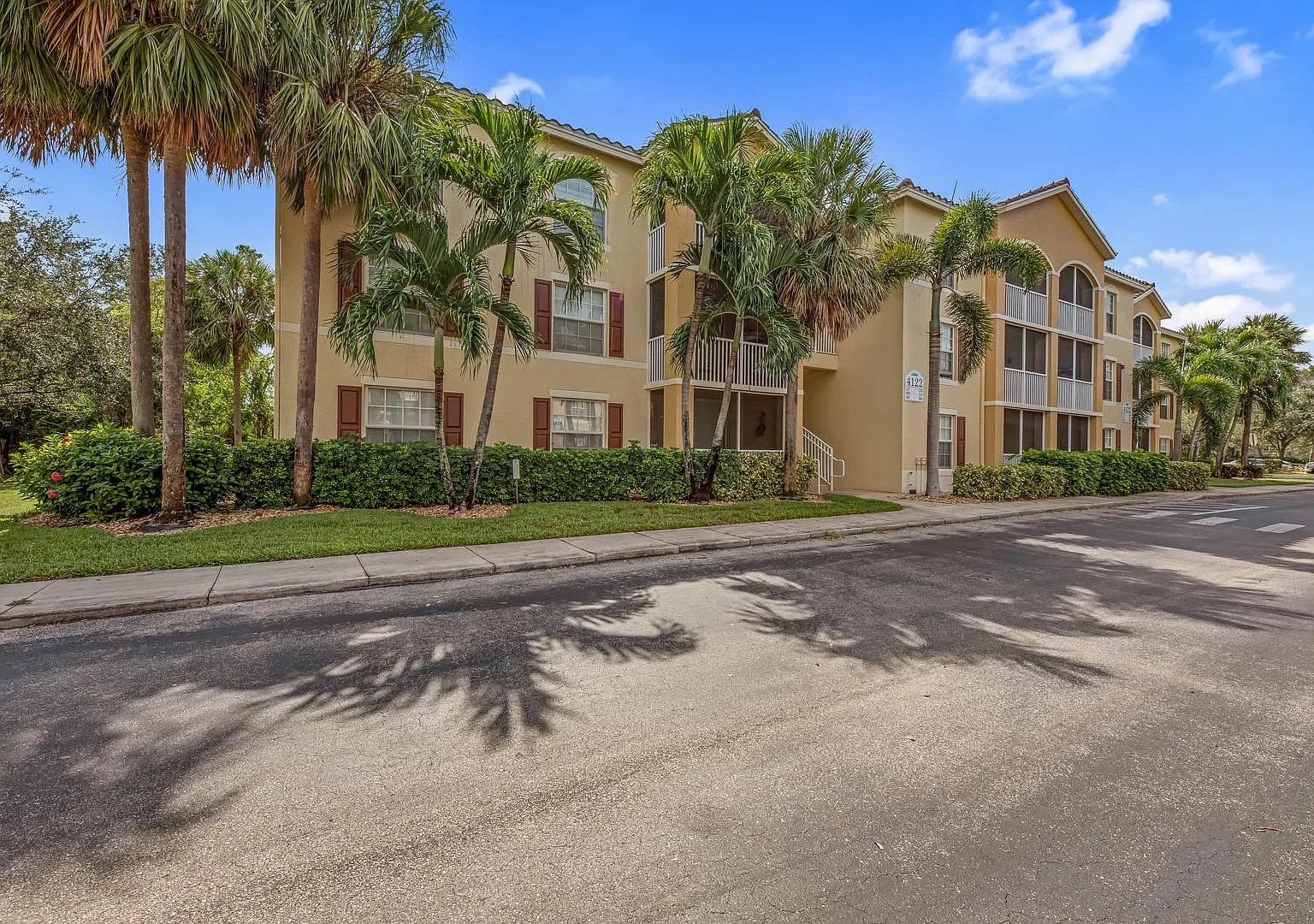 1 bed, 697 sqft, $1,100 — Photo 2