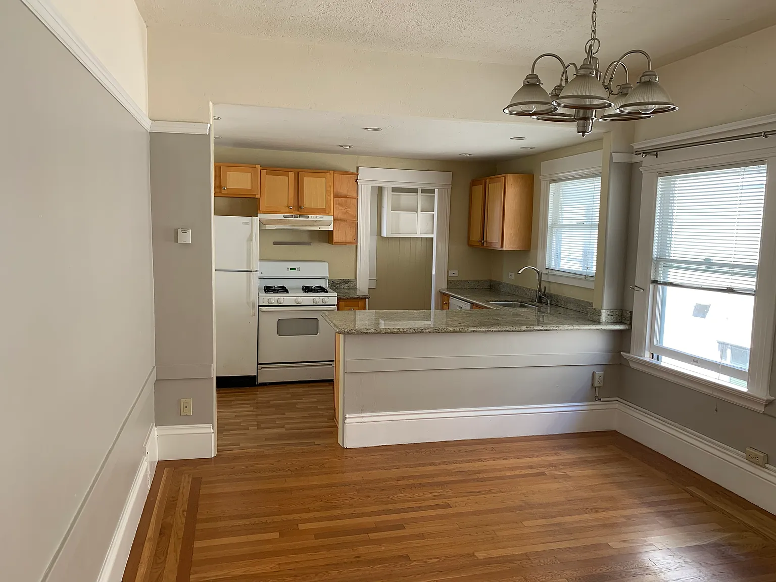 3 bed, 1100 sqft, $4,500 — Photo 4