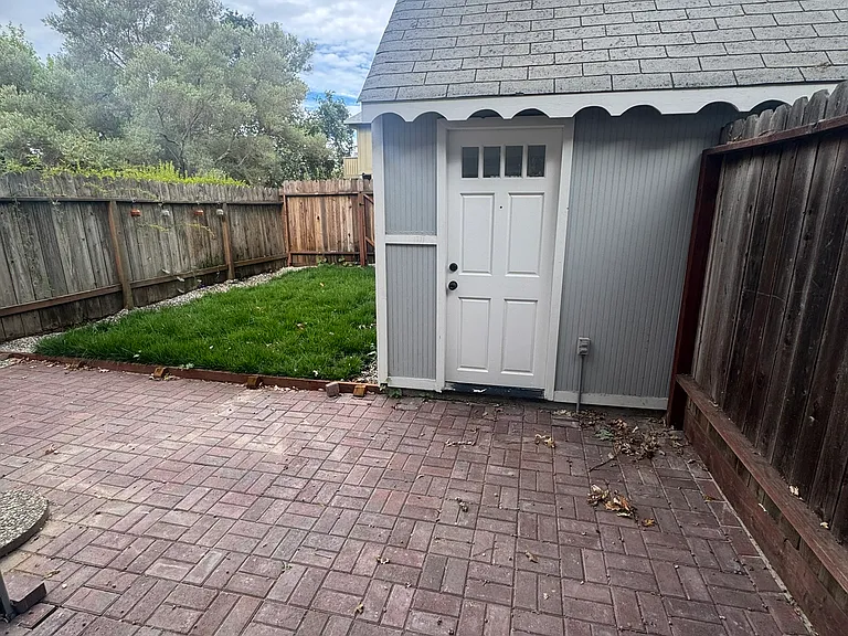 411 Brown St — Photo 13