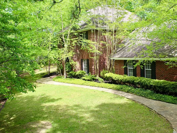 38 Greenleaf Ln, Columbus, MS 39705