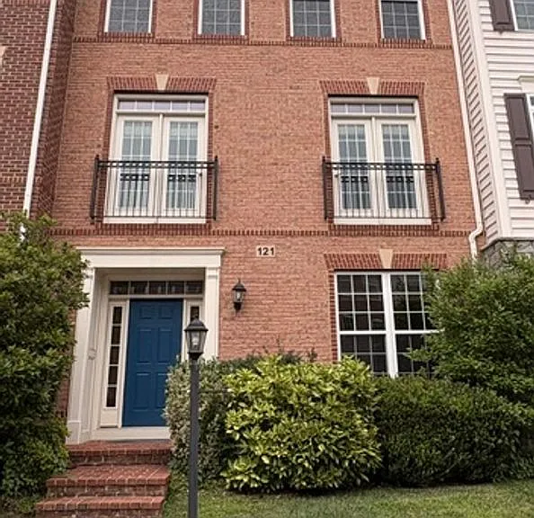 121 Autumn View Dr — Photo 1