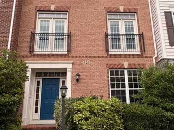 121 Autumn View Dr, Gaithersburg, MD 20878