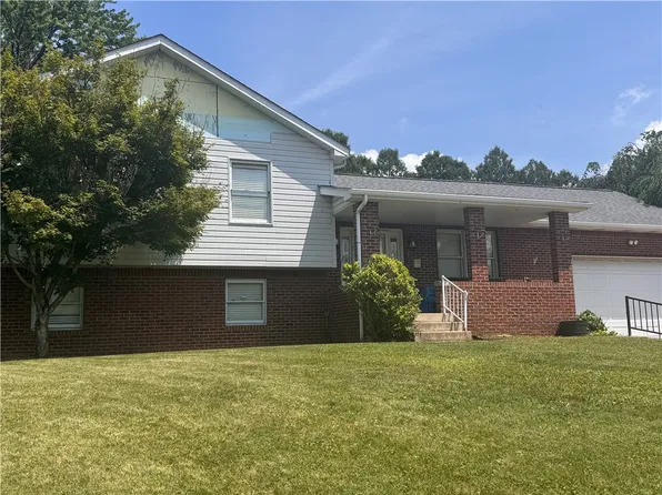 1308 McKinley Dr, Clairton, PA 15025