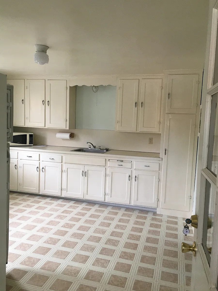 large kitchen - 425 Main St #2