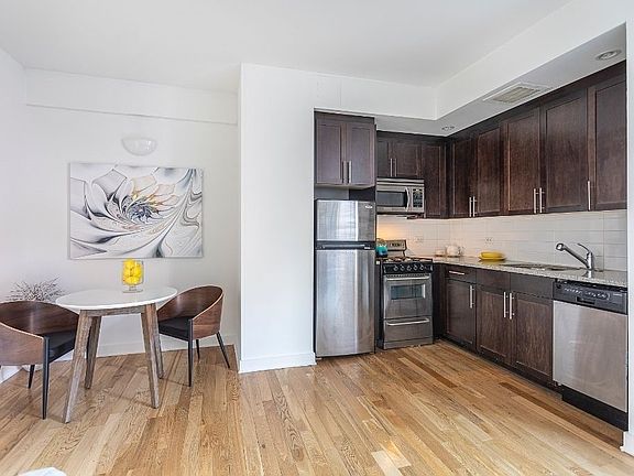 5th image of 454 Manhattan Ave APT 3I