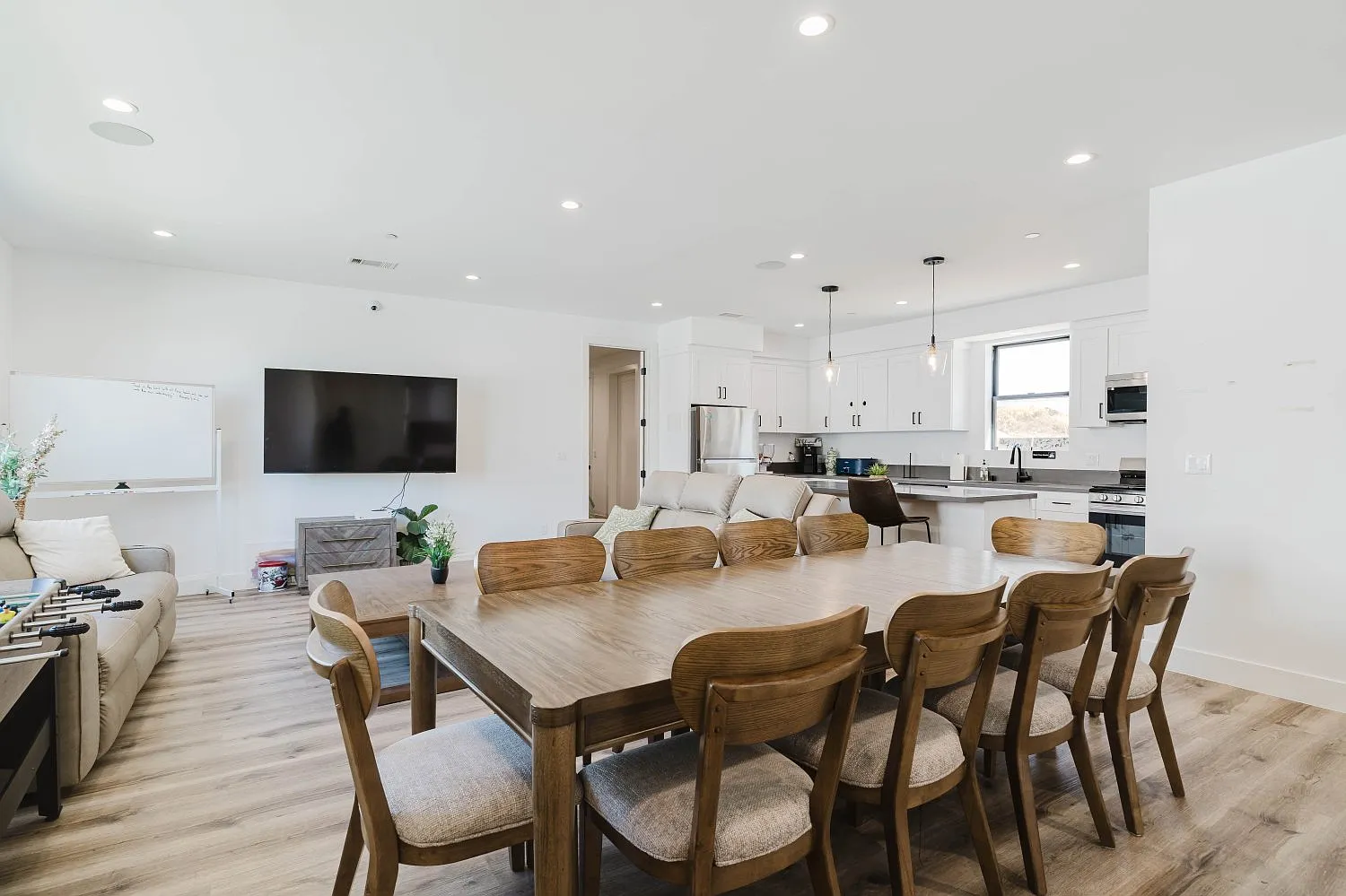 2 bed, 1200 sqft, $4,000 — Photo 4
