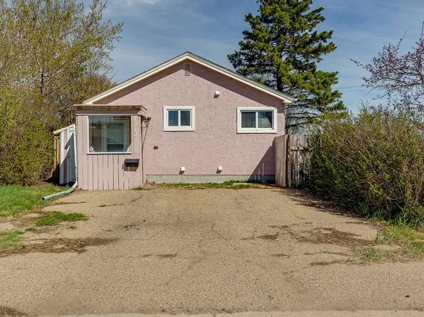 4212 W C East Trl, Lacombe, AB T4L 1V8