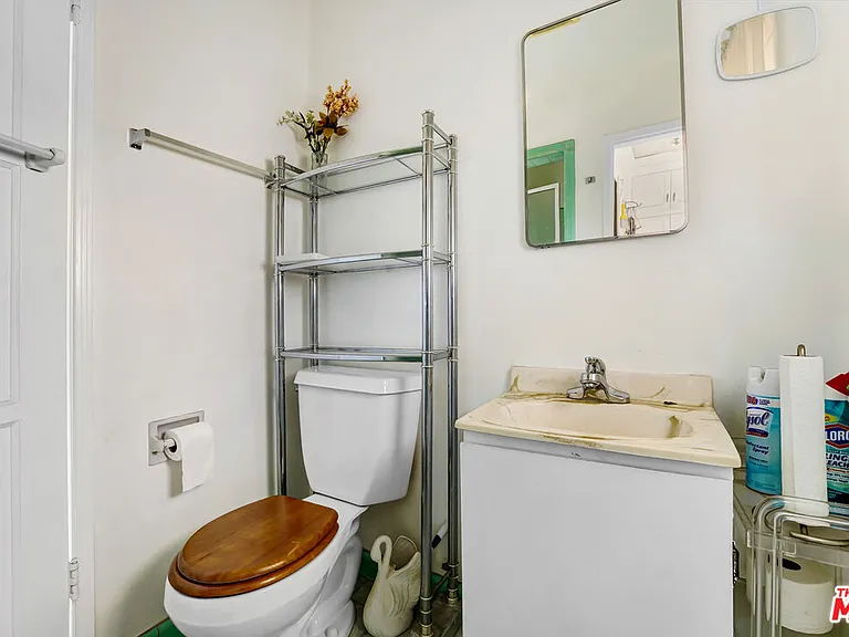 1428 S Genesee Ave — Photo 3