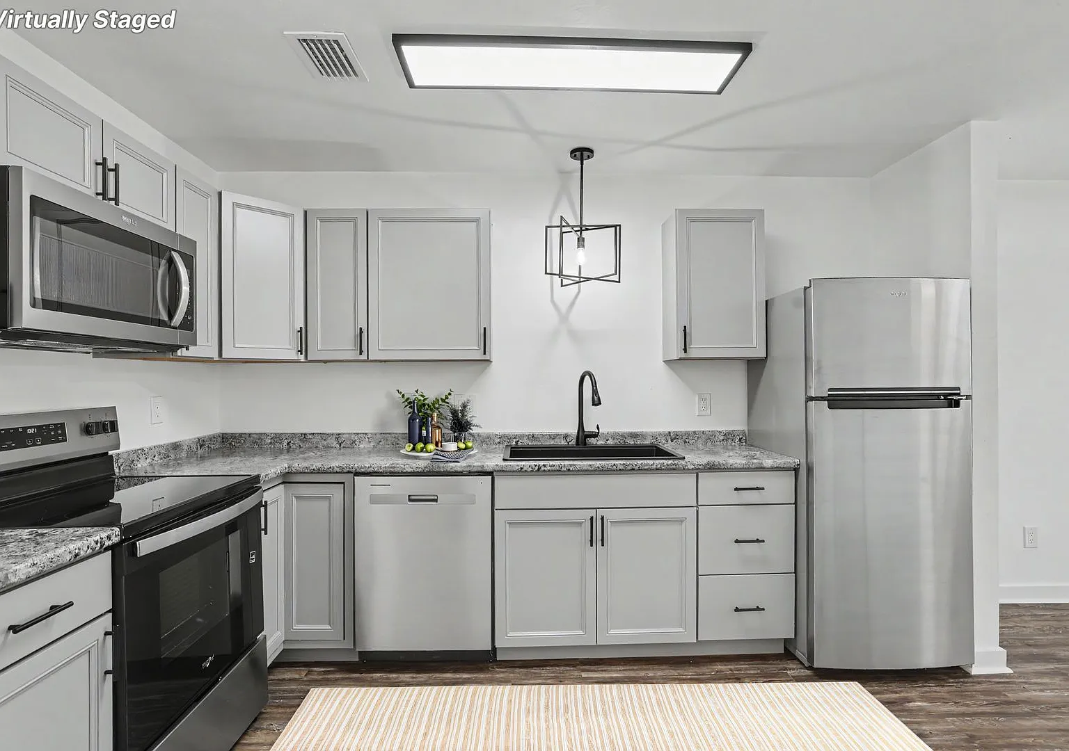 Fully Renovated 2 Bedroom Townhome Near FSU Walk to Campus! — Photo 4