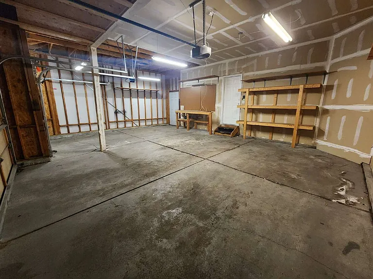 22359 E Lake Ln — Photo 38