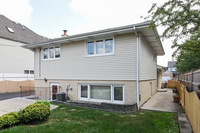 2nd image of 582 N West Ave