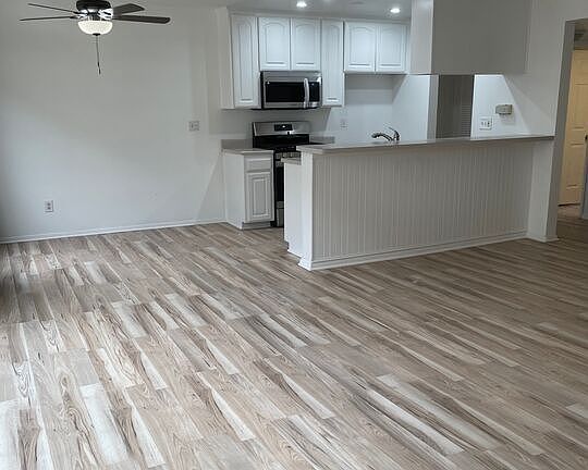 4th image of 18640 Collins St APT 107