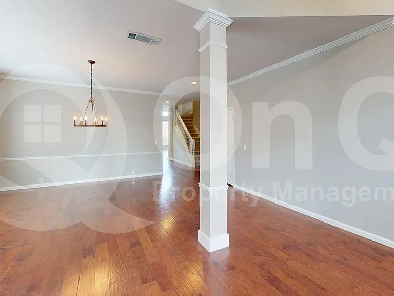 11281 Balcones Dr — Photo 8