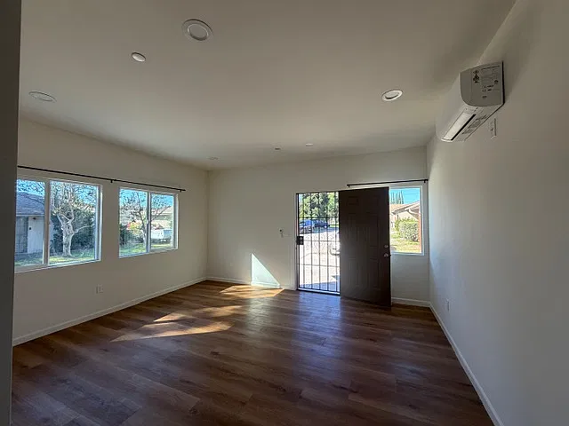 S Peck Rd, Monrovia — Photo 3