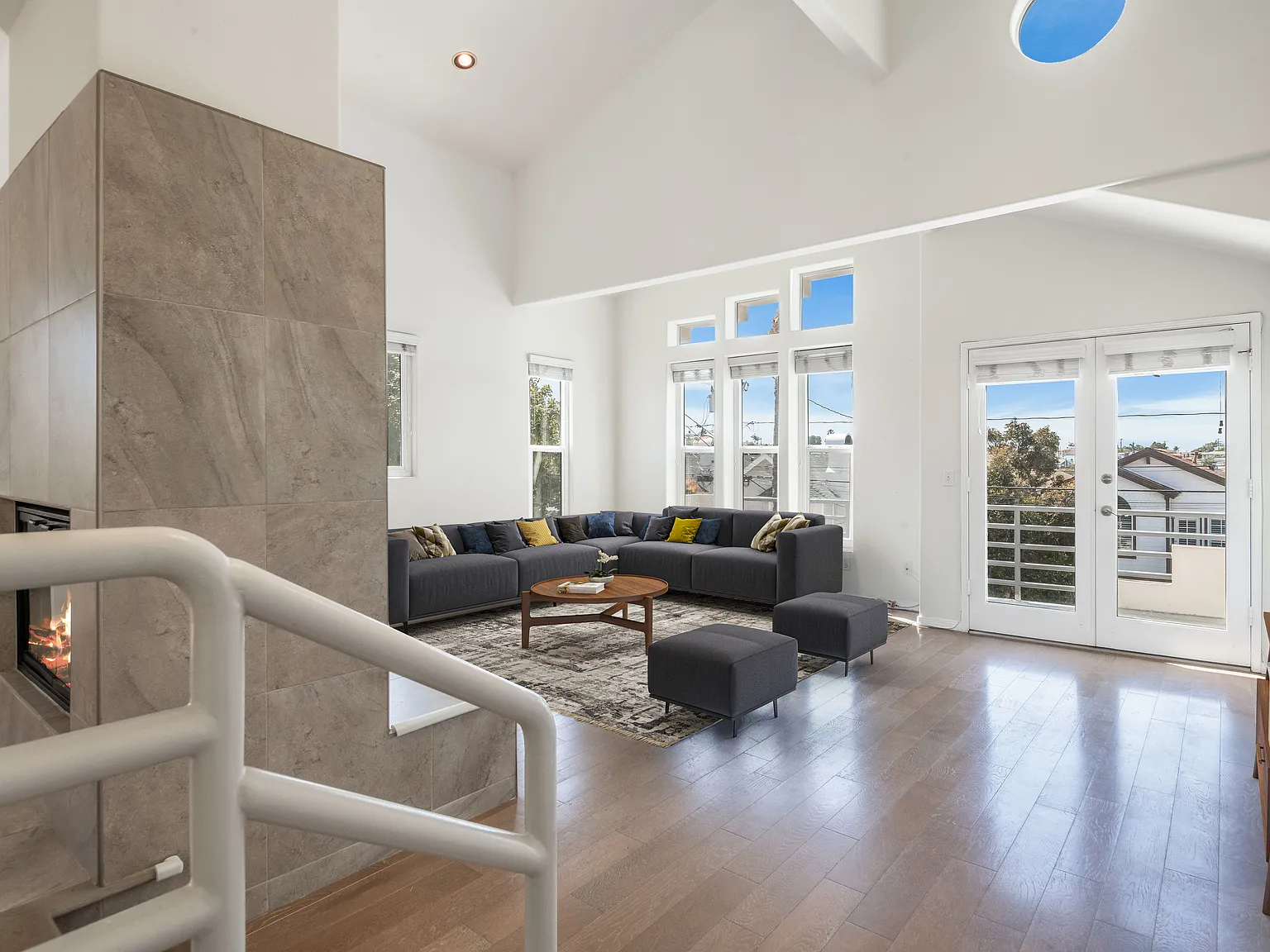 3 bed, 1903 sqft, $6,000 — Photo 2