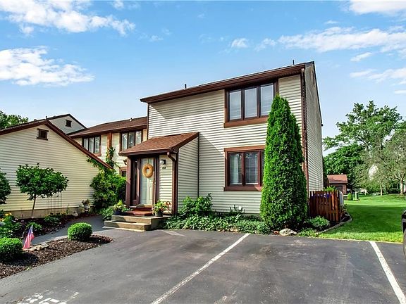 2nd image of 851 Charlesgate Cir