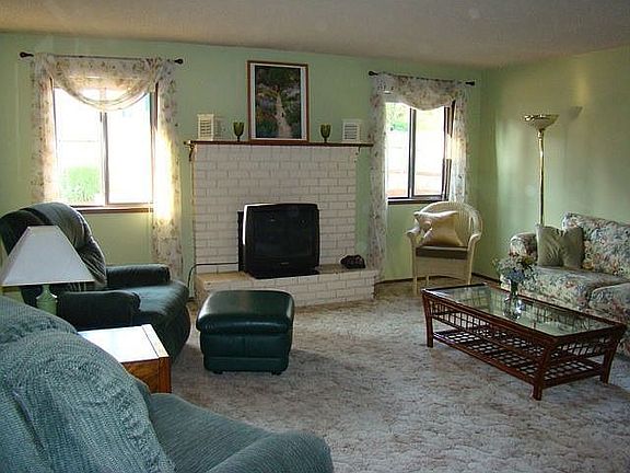 4th image of 250 Rosewood St