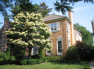 711 Roger Ave, Kenilworth, IL