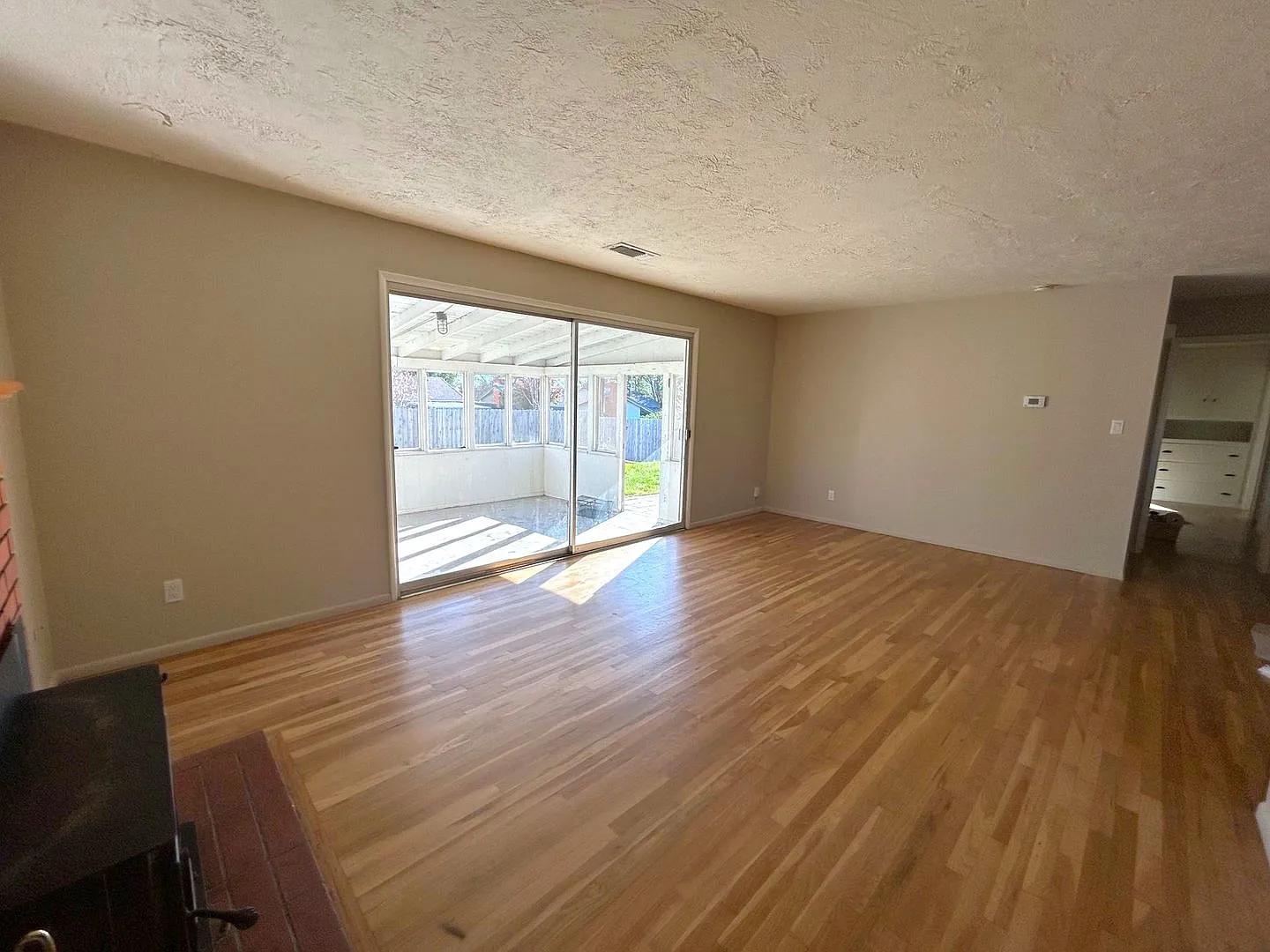Charming 3 bedroom 2 bath Home in the Forward Addition — Photo 4