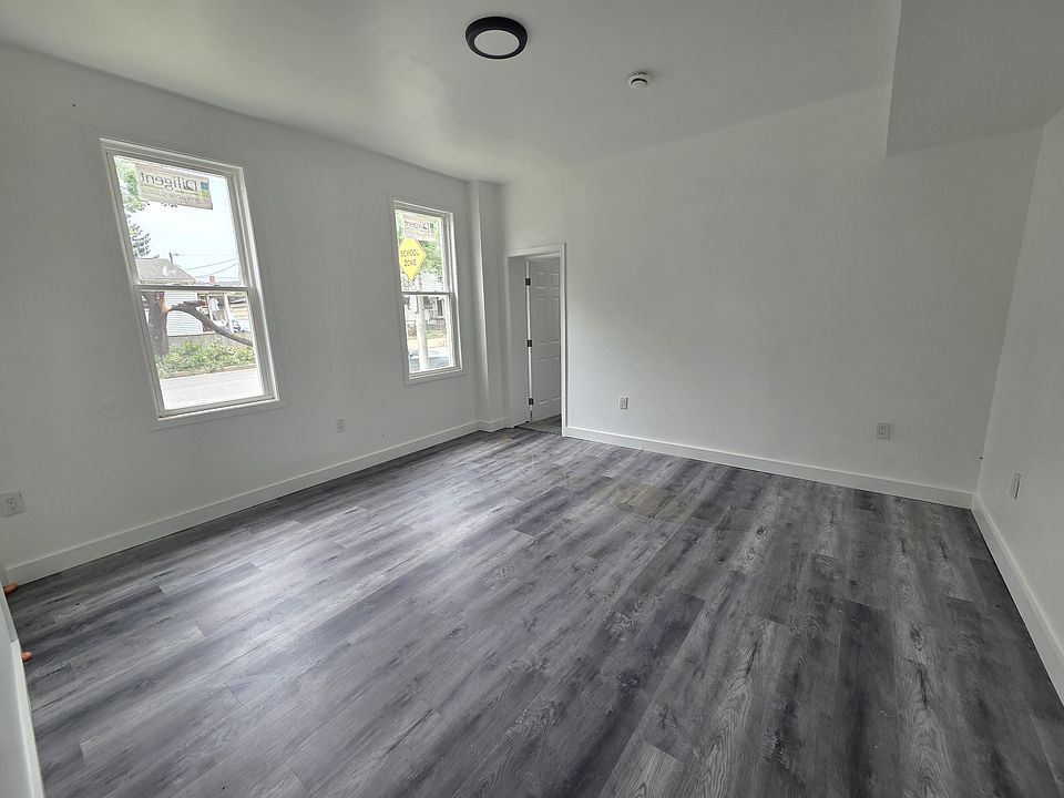 1st image of 3628 5th St #1