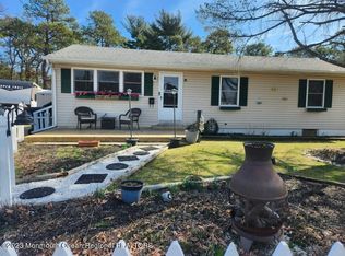 7 Garden Ct, South Toms River, NJ