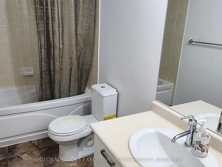 832 Bay St #501 — Photo 18