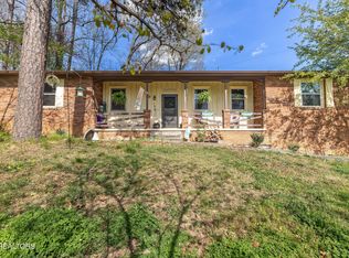 126 Newport Dr, Oak Ridge, TN 37830