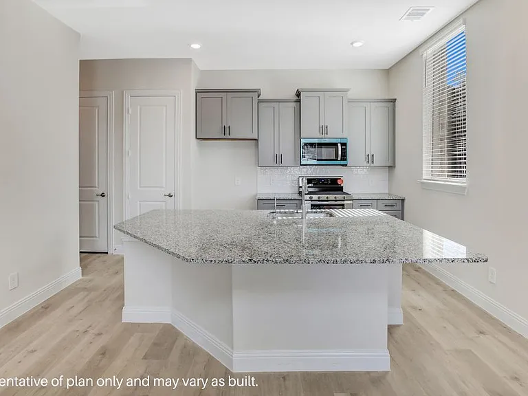 4544 Cinema St — Photo 2