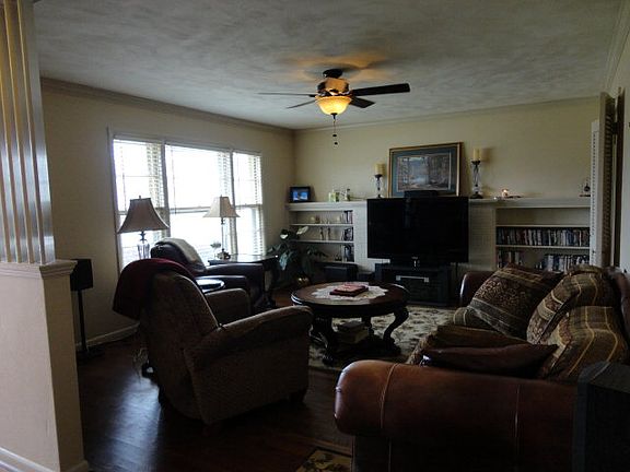 5th image of 3514 S Griffith Ave