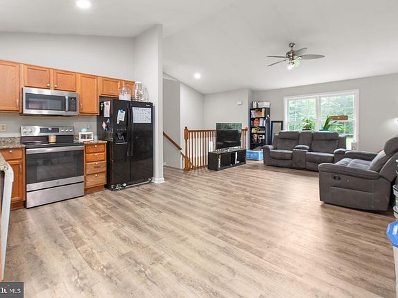 4th image of 877 Campers Ln