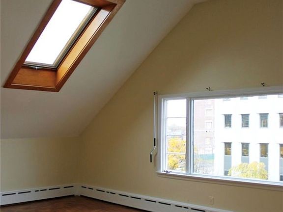 3rd image of 223 Alexander St