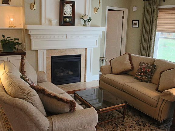 3rd image of 29 Gladstone Cir