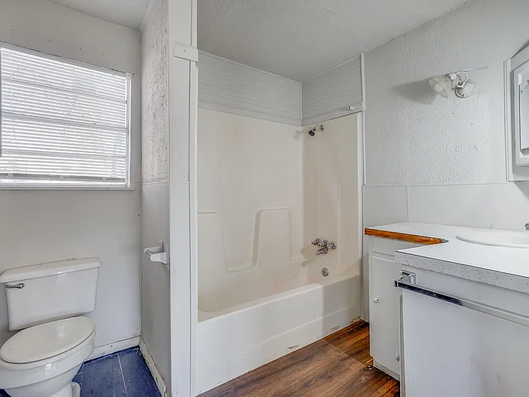 901 N Howeth St — Photo 17
