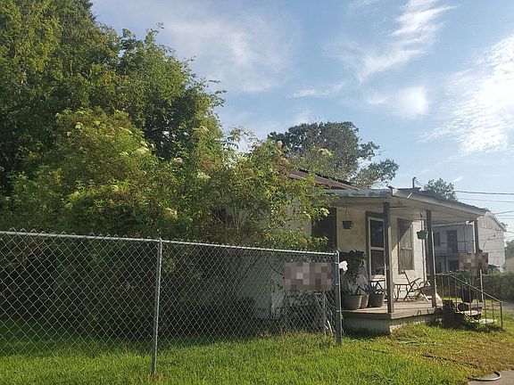 3rd image of 214 W End Ave